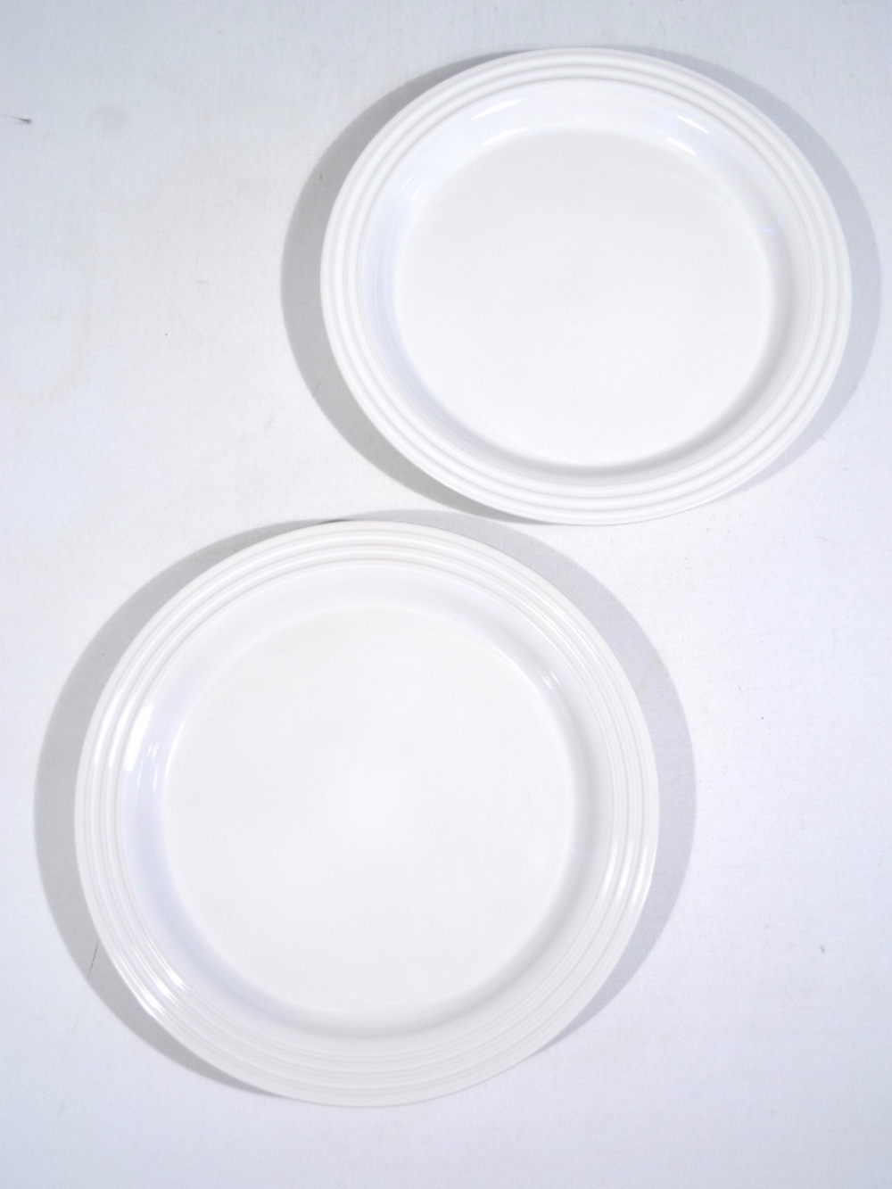 NWT LE CREUSET WHITE DINNER PLATES, SET OF 2